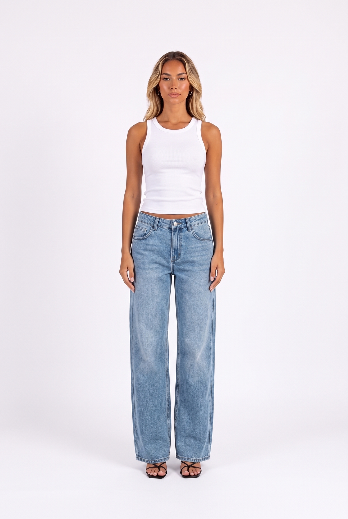 Low-rise wide-leg jeans in Blue — front
